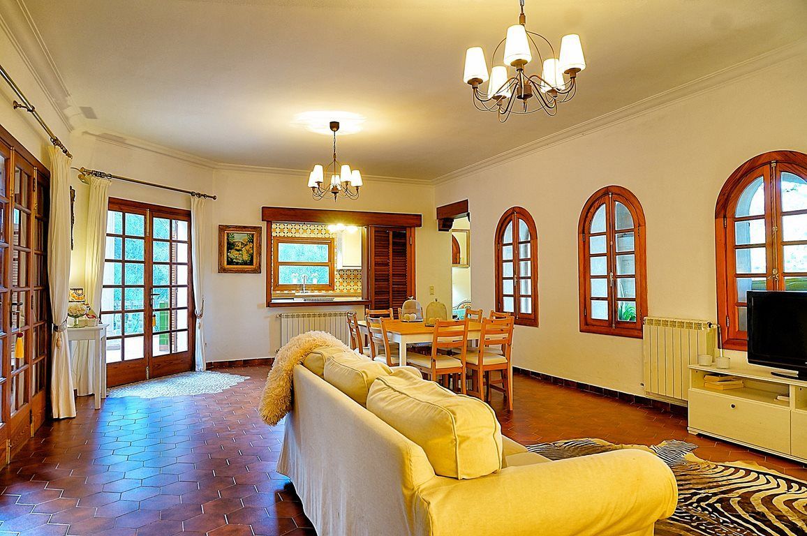 Villa con vistas y piscina en la Sierra de Tramuntana – Esporles