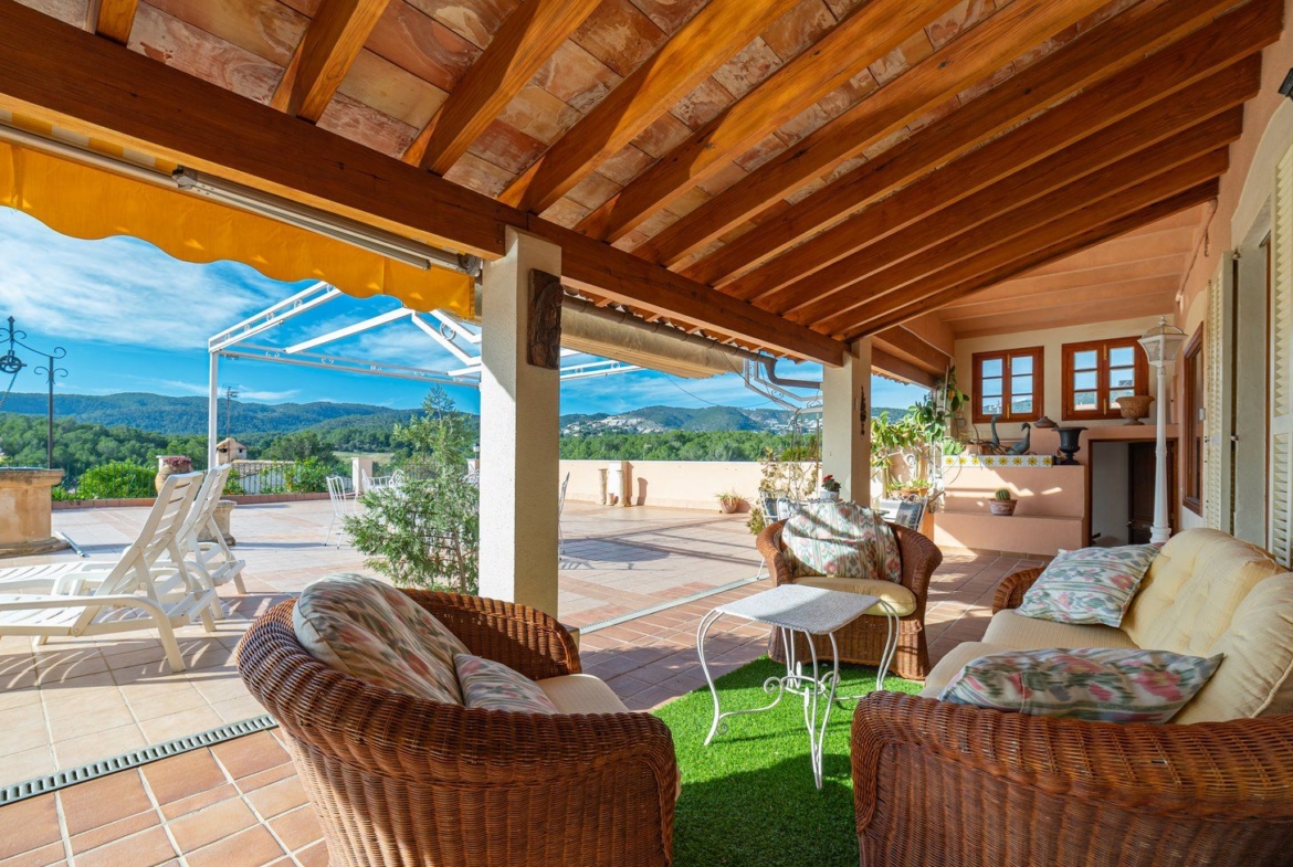 Casa familiar con piscina y vistas al Bosque de Bellver, Son Rapinya