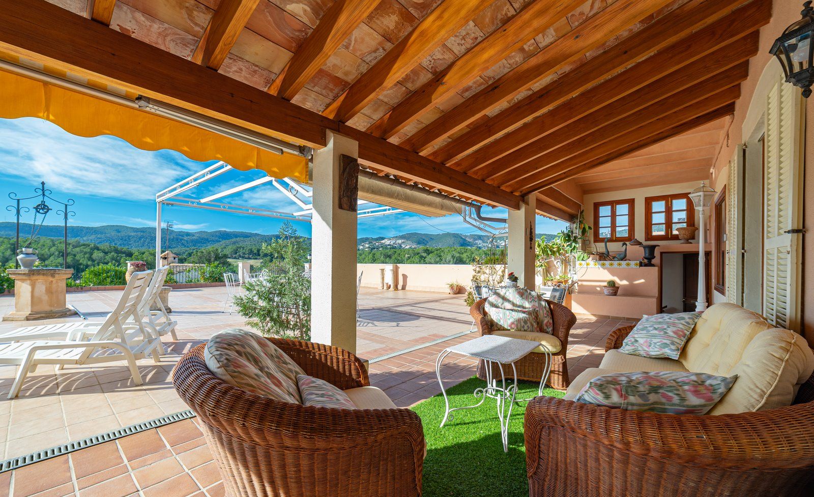 31-1240-Villasyfincasmallorca.jpg Casa familiar con piscina y vistas al Bosque de Bellver, Son Rapinya