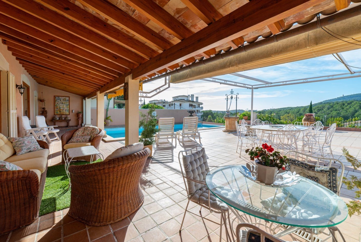 Casa familiar con piscina y vistas al Bosque de Bellver, Son Rapinya