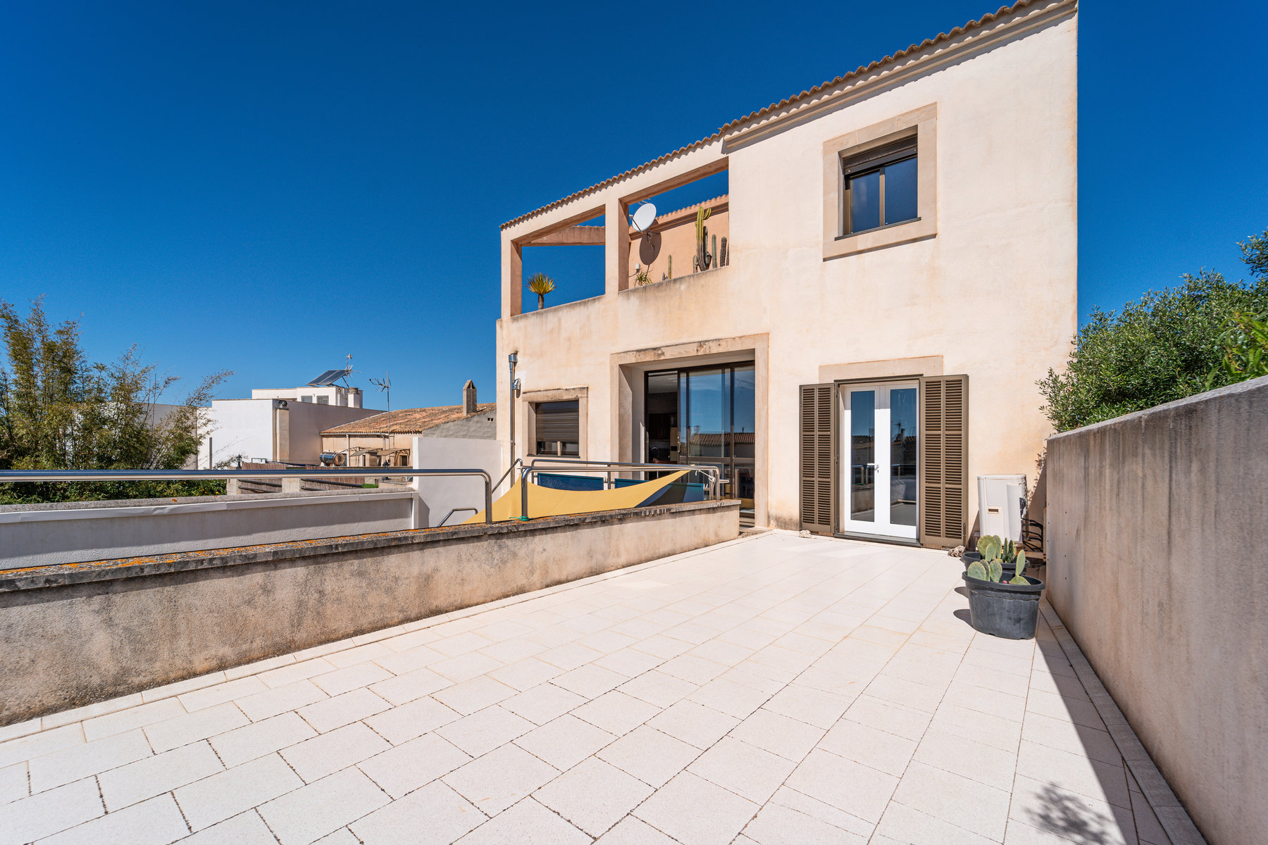 339-Townhouse-for-sale-in-Ses-Salines-with-sea-views-13.jpg Casa de pueblo en Ses Salines con vistas al mar y garaje