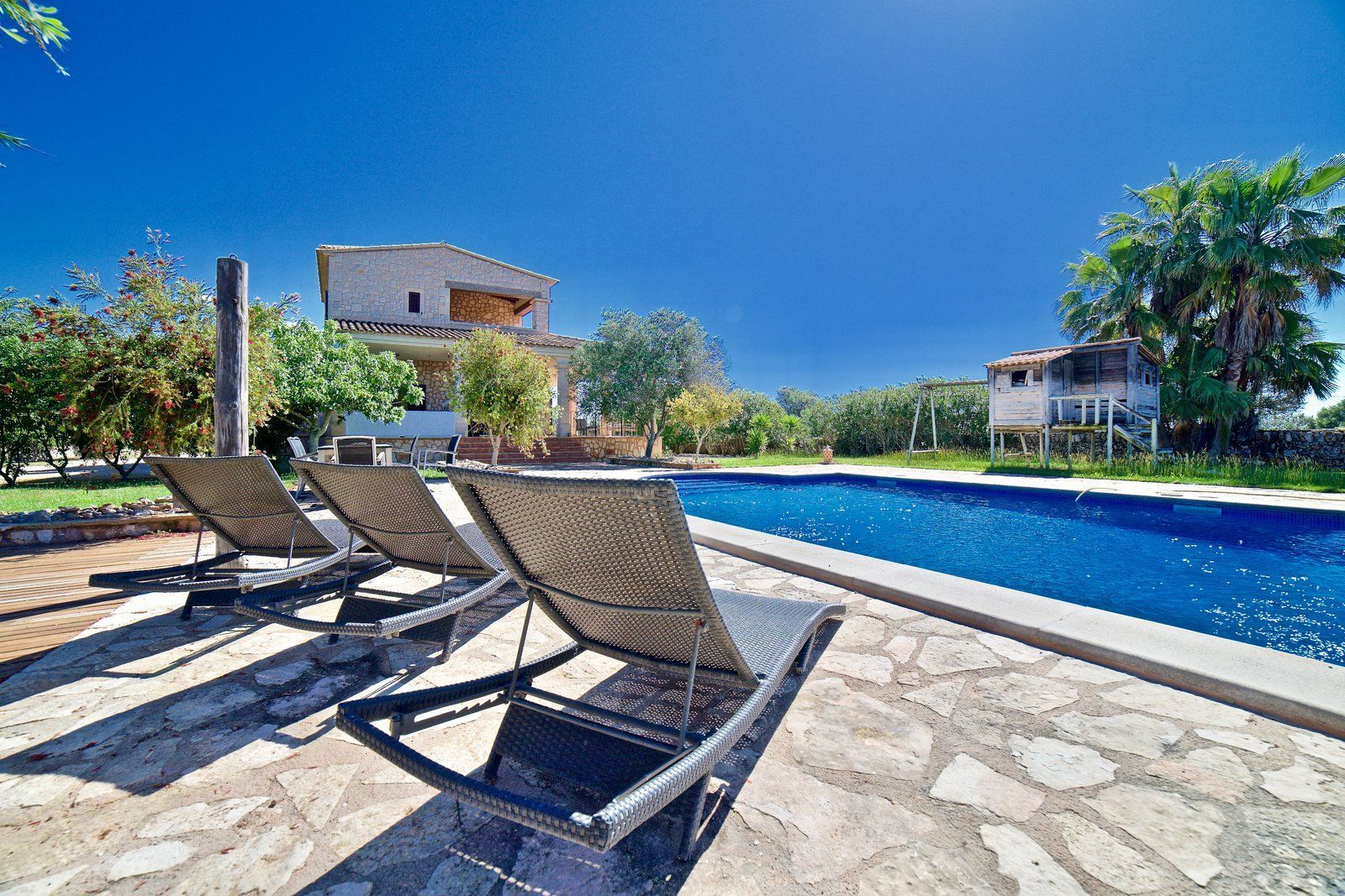 Casa de campo con piscina y vistas al mar en Es Llombards