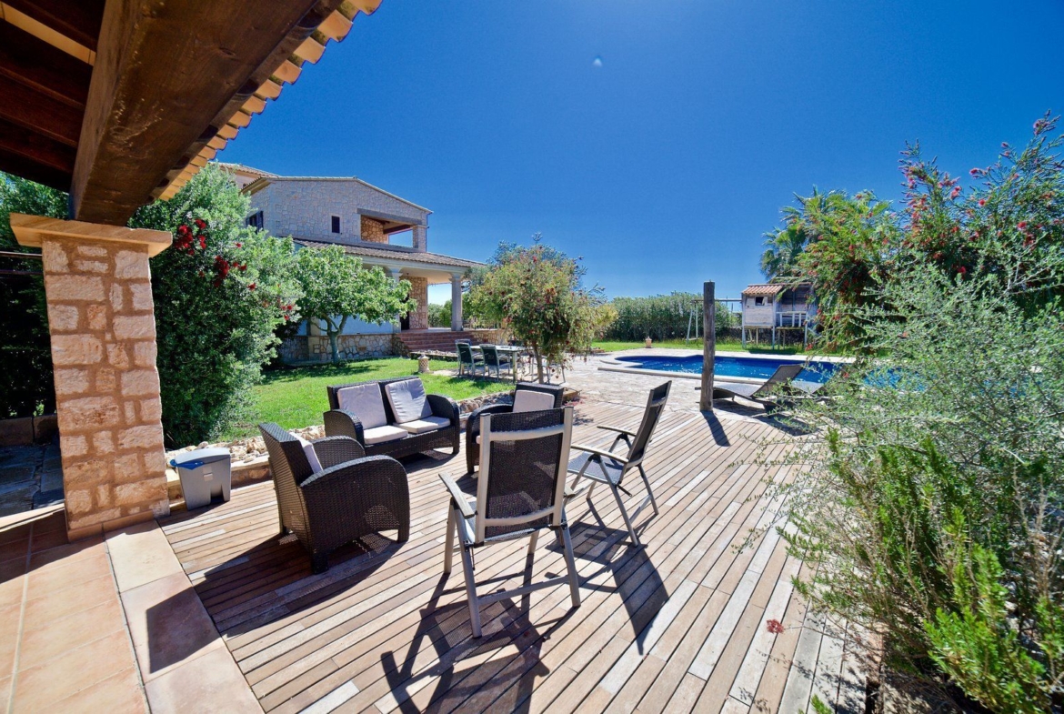 Casa de campo con piscina y vistas al mar en Es Llombards
