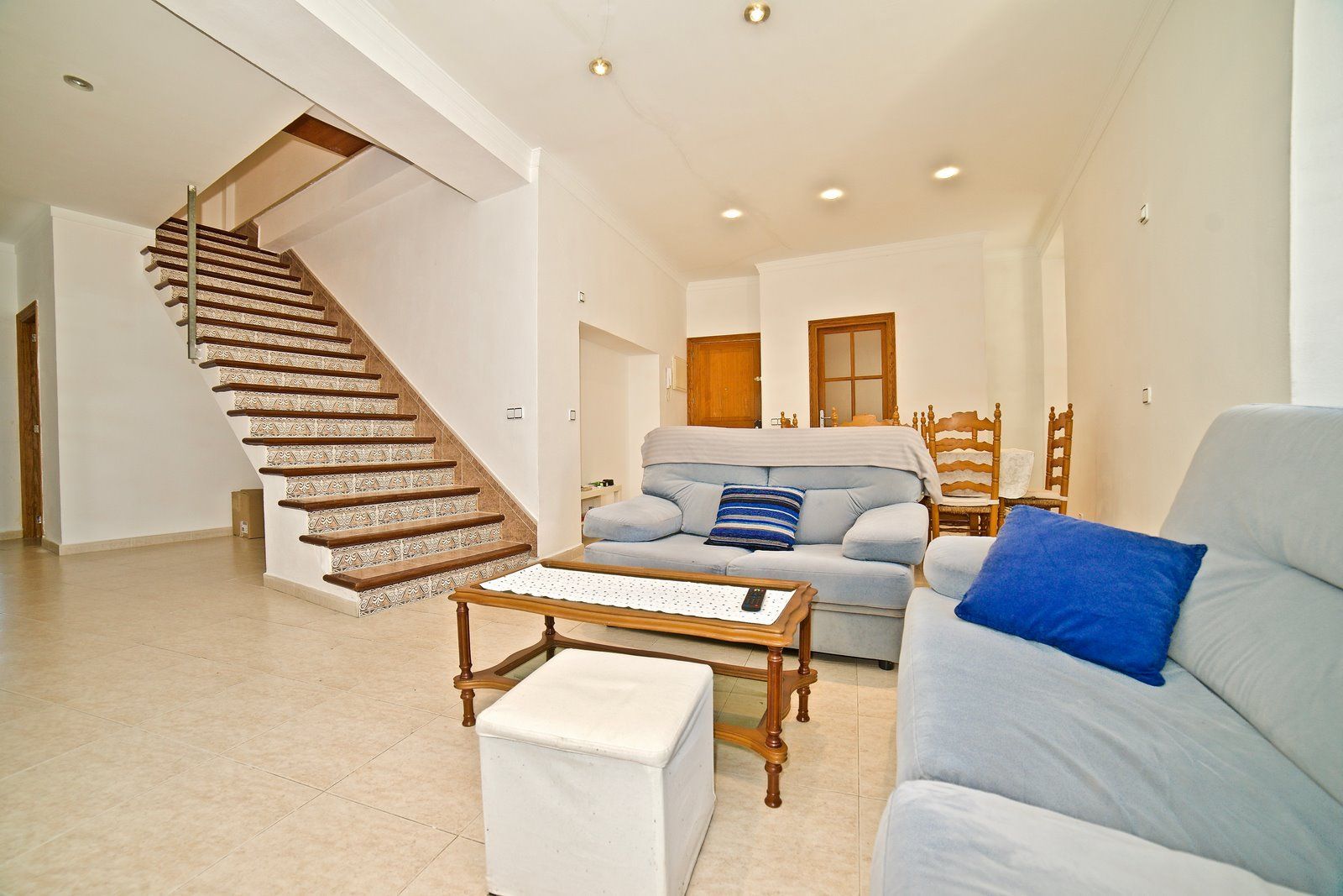 4-Villasyfincasmallorca-1.jpg Casa de pueblo renovada en venta en Santanyí con local