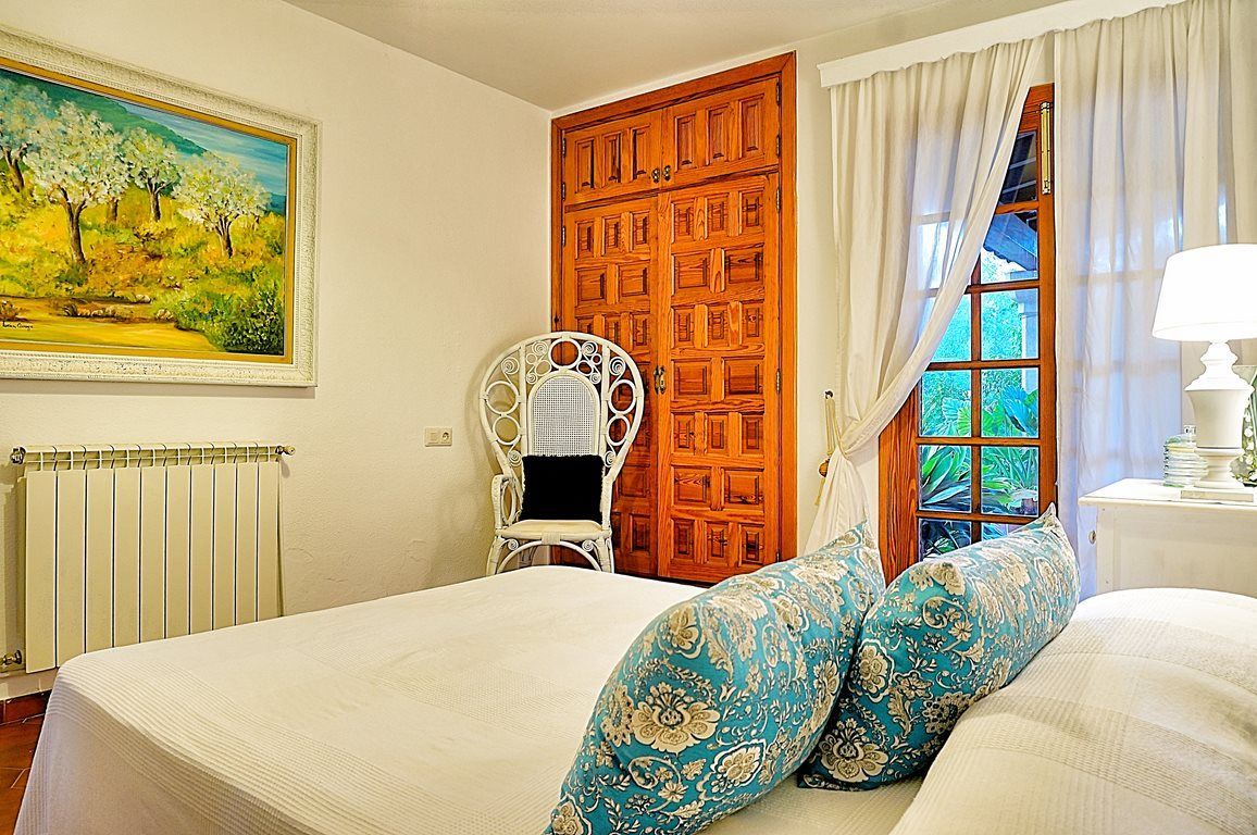 Villa con vistas y piscina en la Sierra de Tramuntana – Esporles
