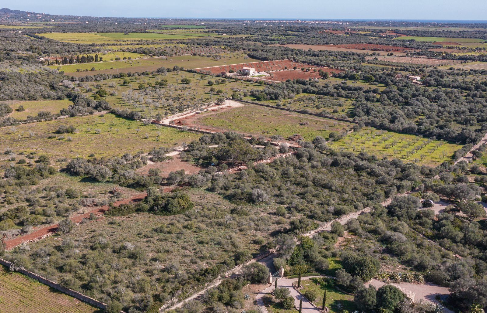 Rustikales Grundstück mit Meerblick in Ses Salines, Mallorca
