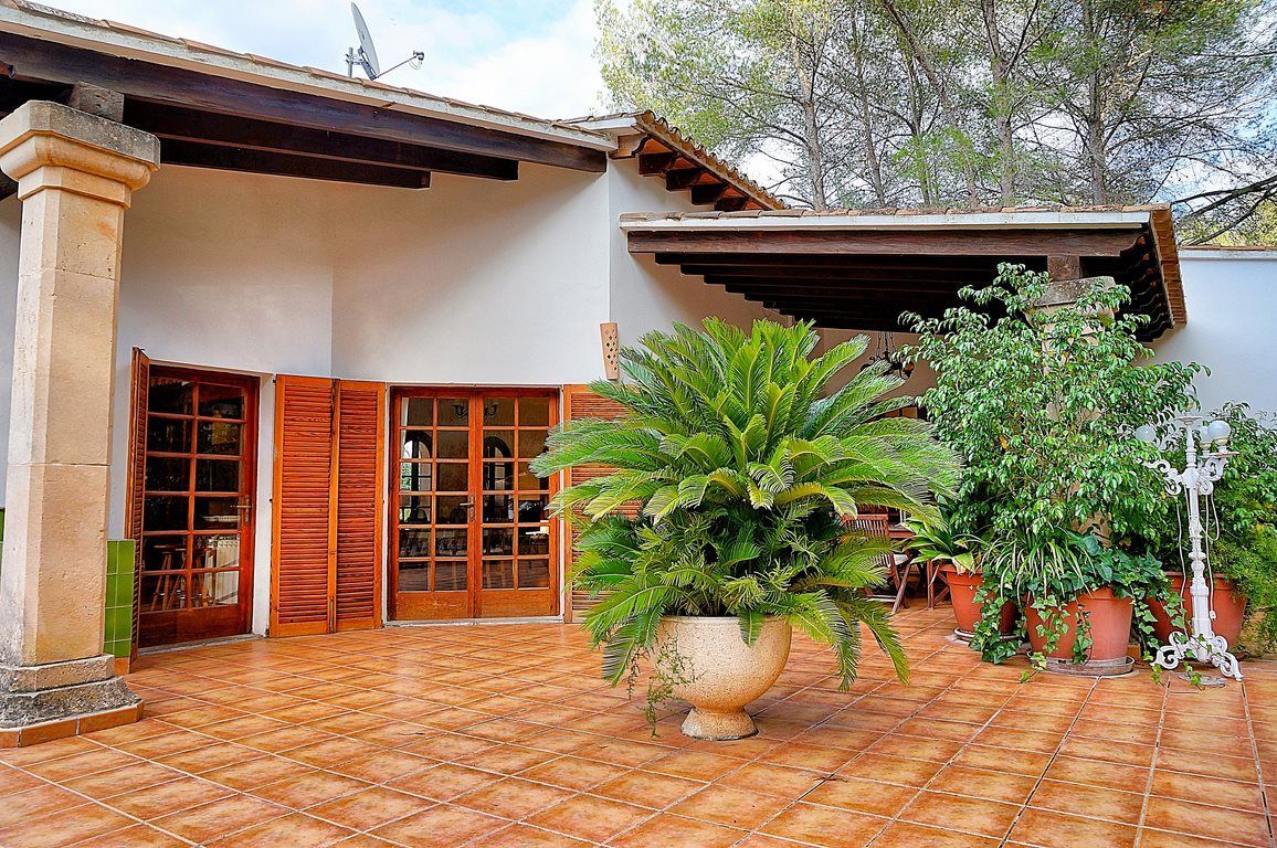 Villa con vistas y piscina en la Sierra de Tramuntana – Esporles