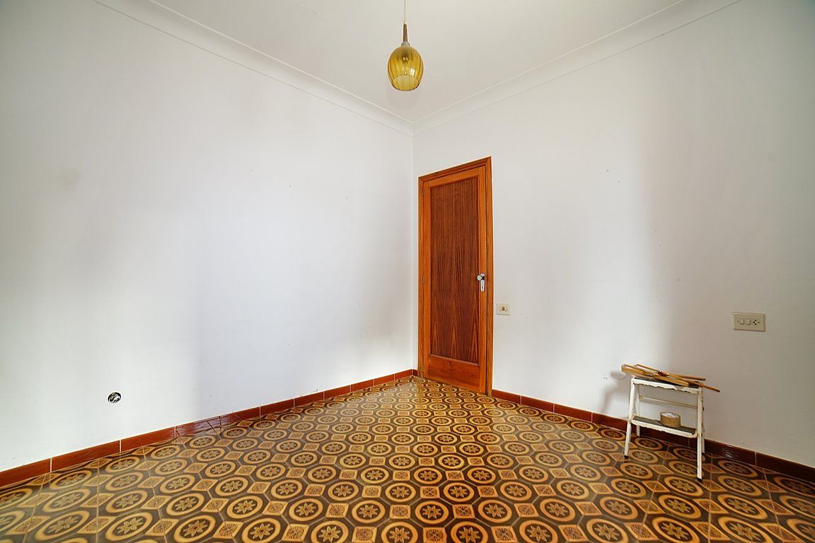 Casa de pueblo en venta en Binissalem con patio y nave anexa