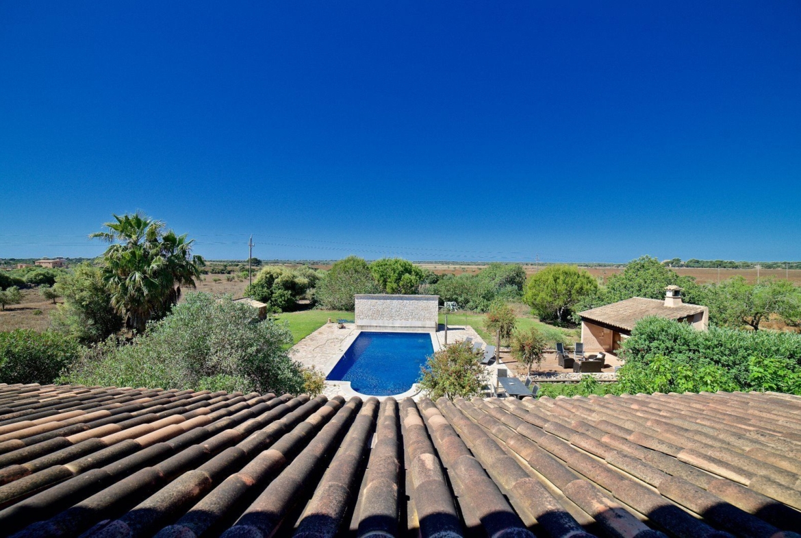 Casa de campo con piscina y vistas al mar en Es Llombards