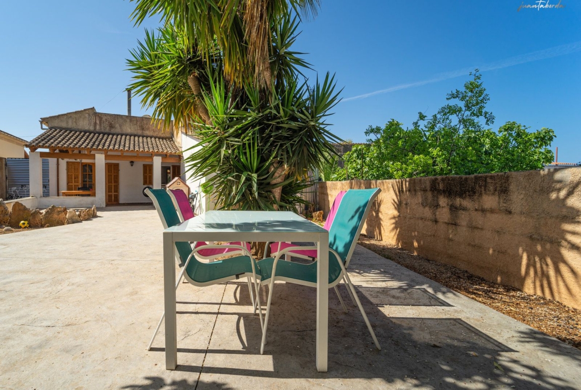 Casa de pueblo en Ses Salines con gran terraza y jardín