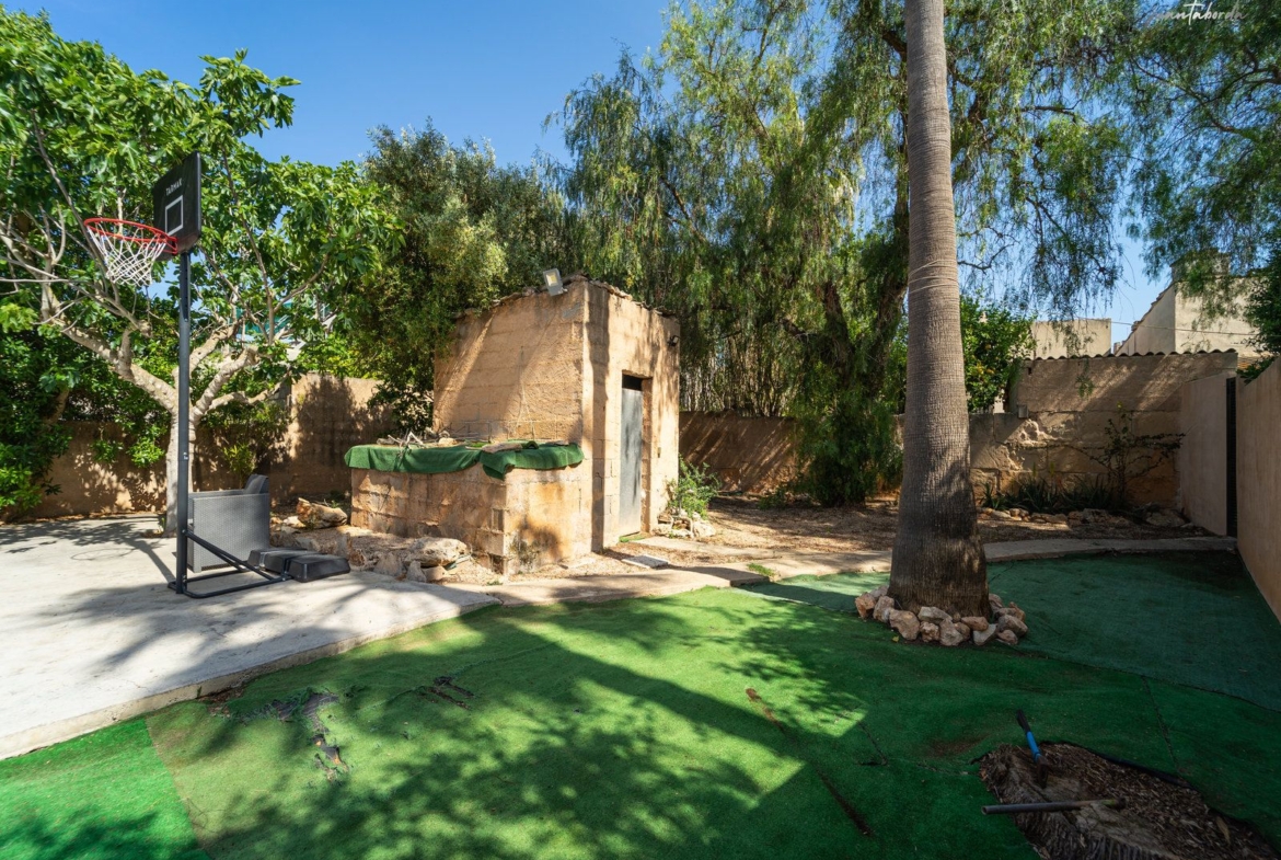 Casa de pueblo en Ses Salines con gran terraza y jardín