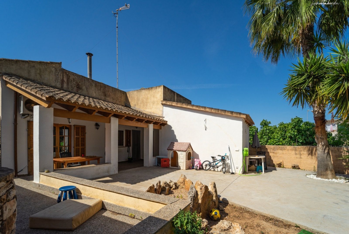 Casa de pueblo en Ses Salines con gran terraza y jardín