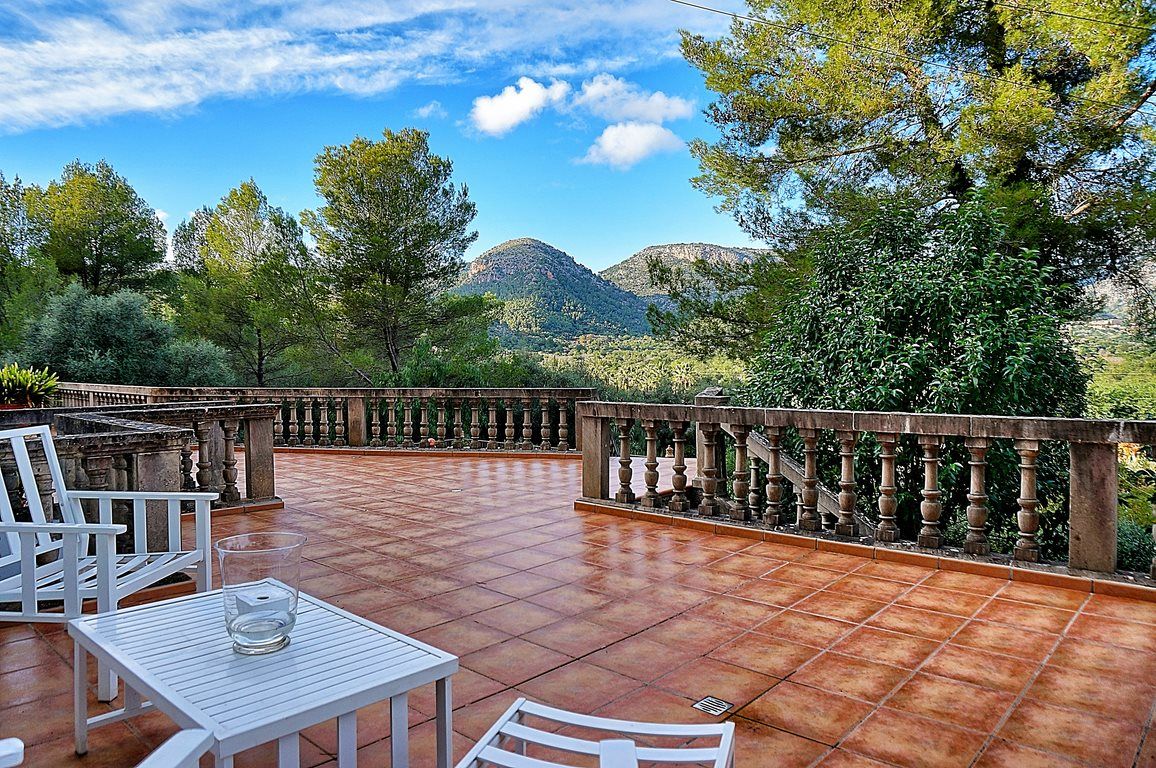 Villa con vistas y piscina en la Sierra de Tramuntana – Esporles