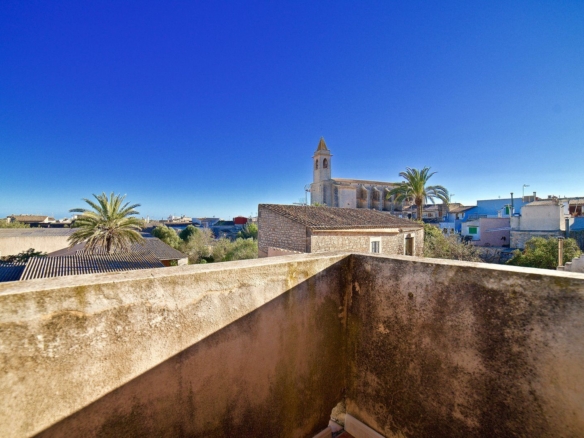 Casa de pueblo renovada en venta en Santanyí con local