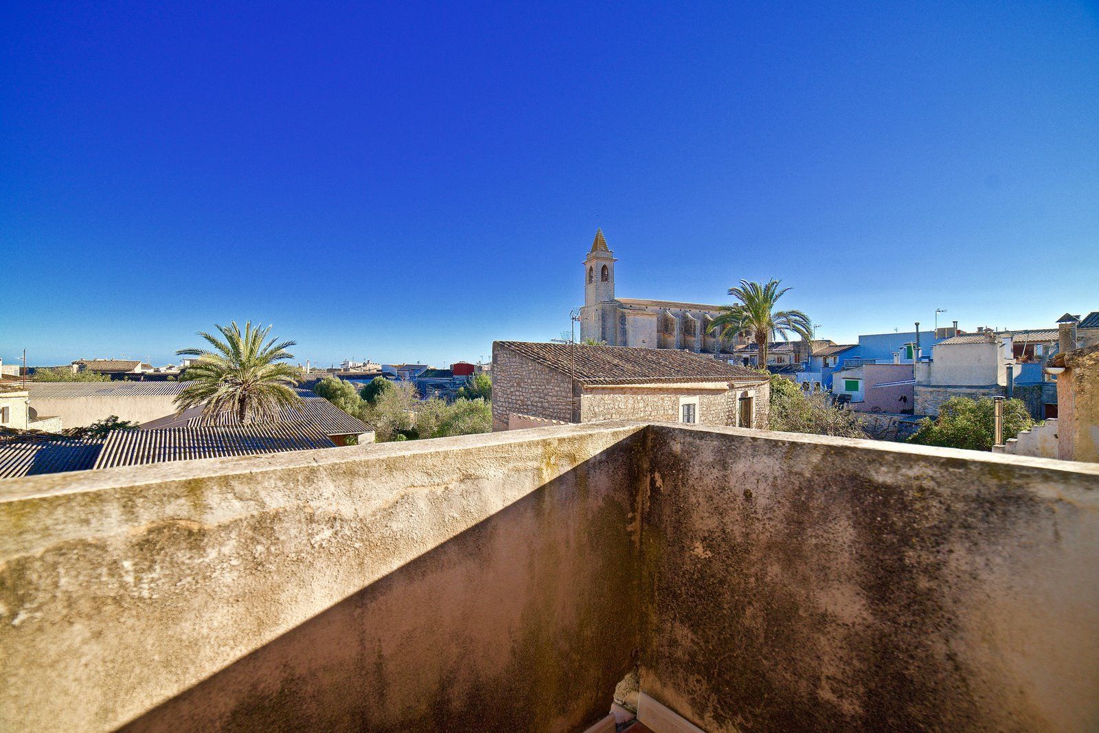 6-Villasyfincasmallorca.jpg Casa de pueblo renovada en venta en Santanyí con local