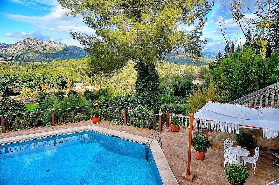 Villa con vistas y piscina en la Sierra de Tramuntana – Esporles