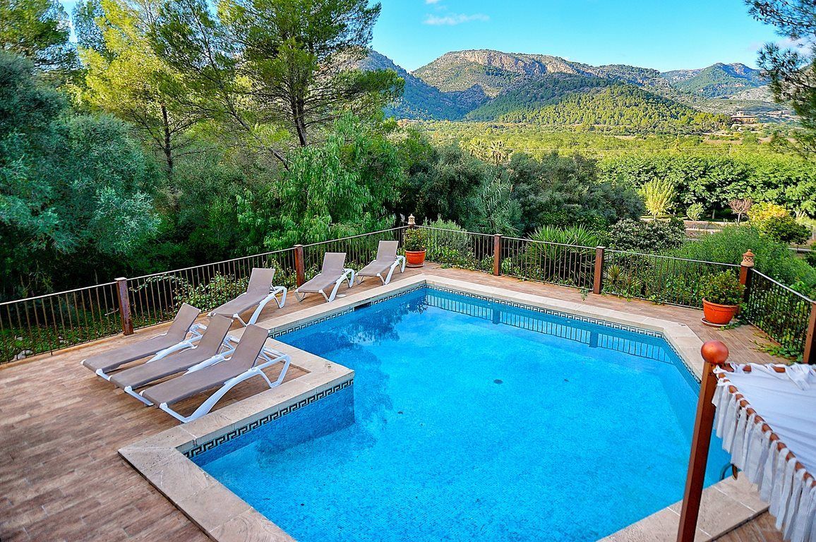 Villa con vistas y piscina en la Sierra de Tramuntana – Esporles