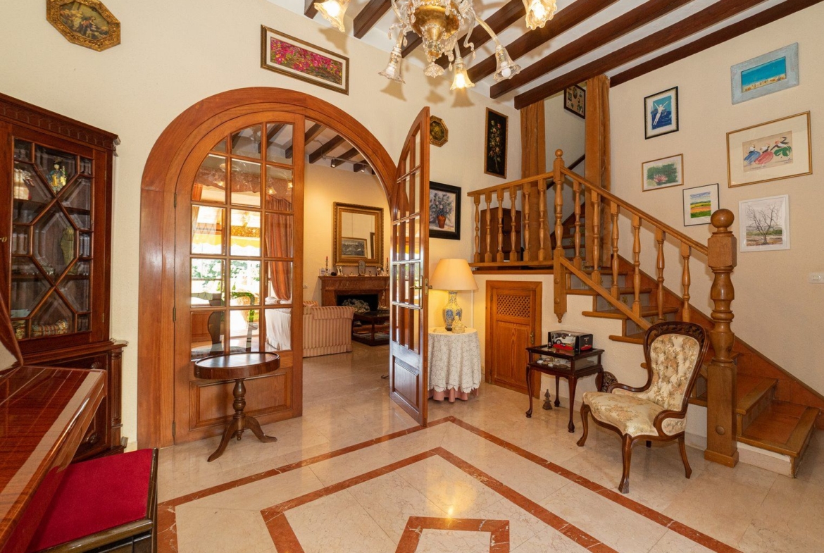 Casa familiar con piscina y vistas al Bosque de Bellver, Son Rapinya