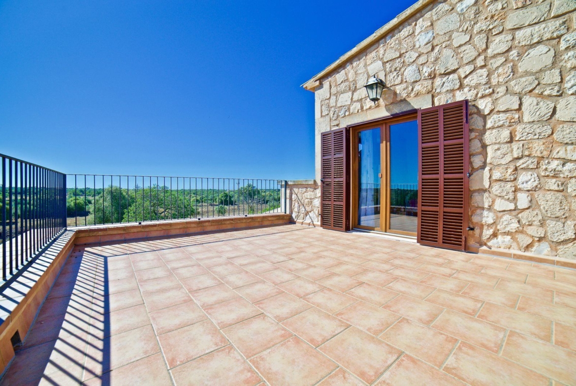 Casa de campo con piscina y vistas al mar en Es Llombards