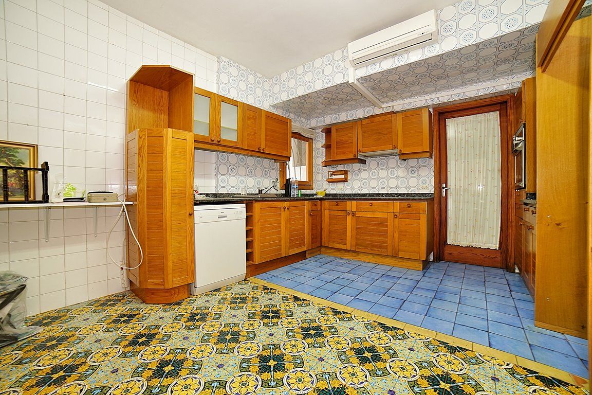 Casa de pueblo en venta en Binissalem con patio y nave anexa