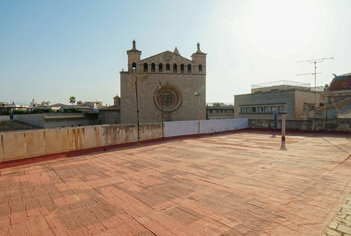 Ático en la Plaza Sant Francesc de Palma — 116 m², 3 dorm. exteriores, reformado, domótica