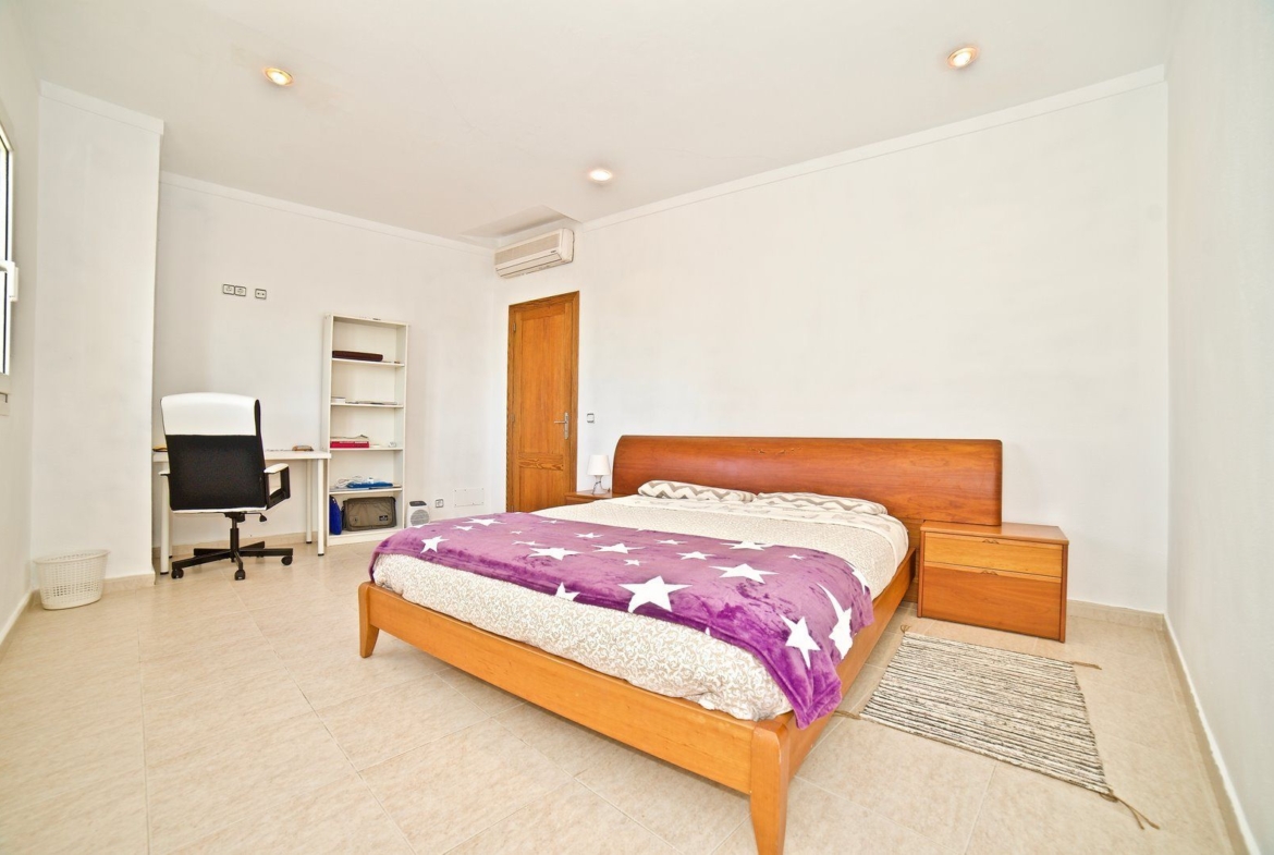 Casa de pueblo renovada en venta en Santanyí con local
