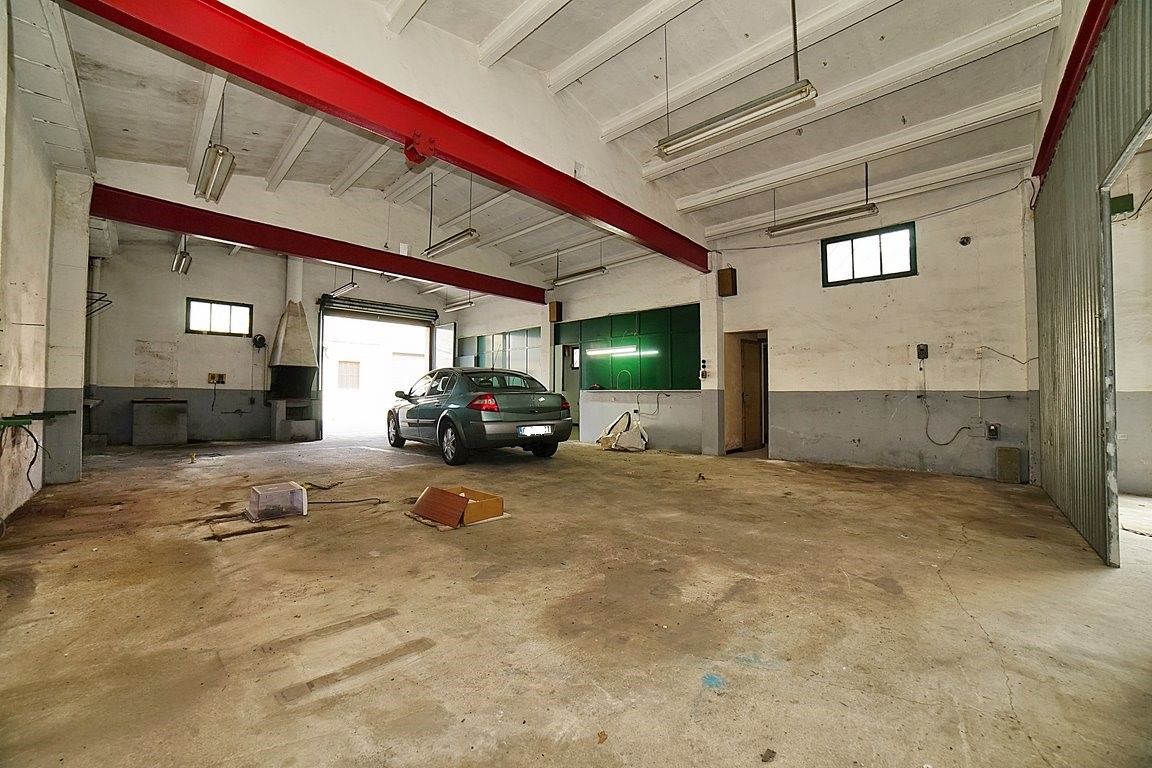 Casa de pueblo en venta en Binissalem con patio y nave anexa
