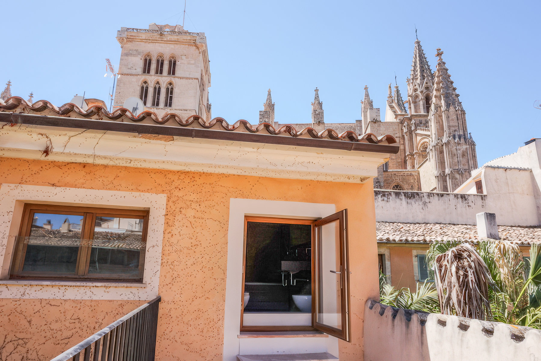 Ático en alquiler junto a la Catedral de Palma en edificio señorial