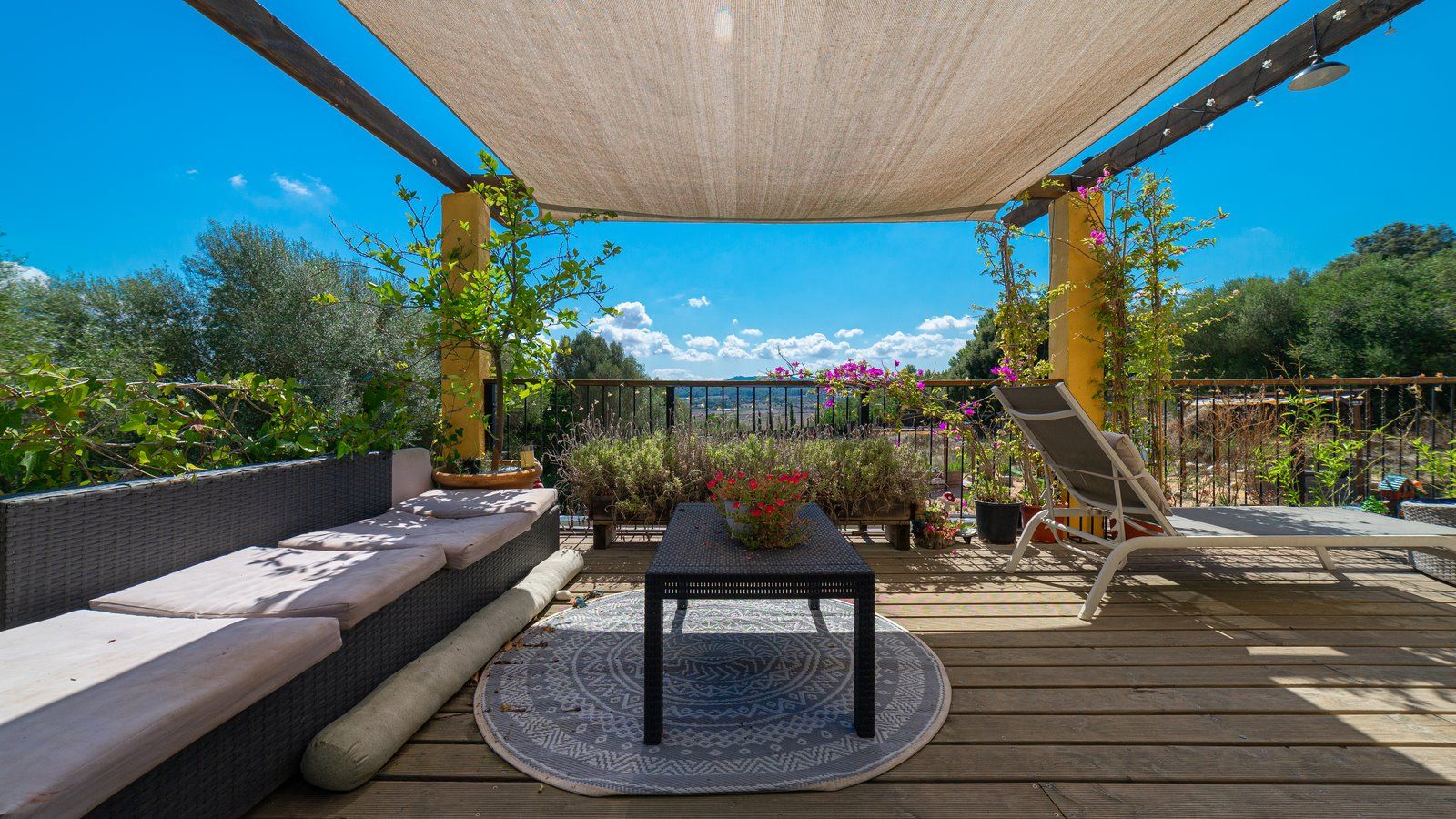 9-1222-Villasyfincasmallorca.jpg Casa de campo con piscina y vistas en Sineu, Mallorca