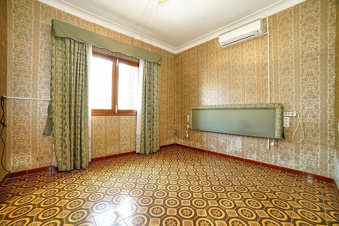 Casa de pueblo en venta en Binissalem con patio y nave anexa