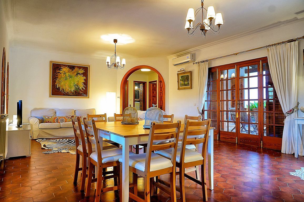 Villa con vistas y piscina en la Sierra de Tramuntana – Esporles
