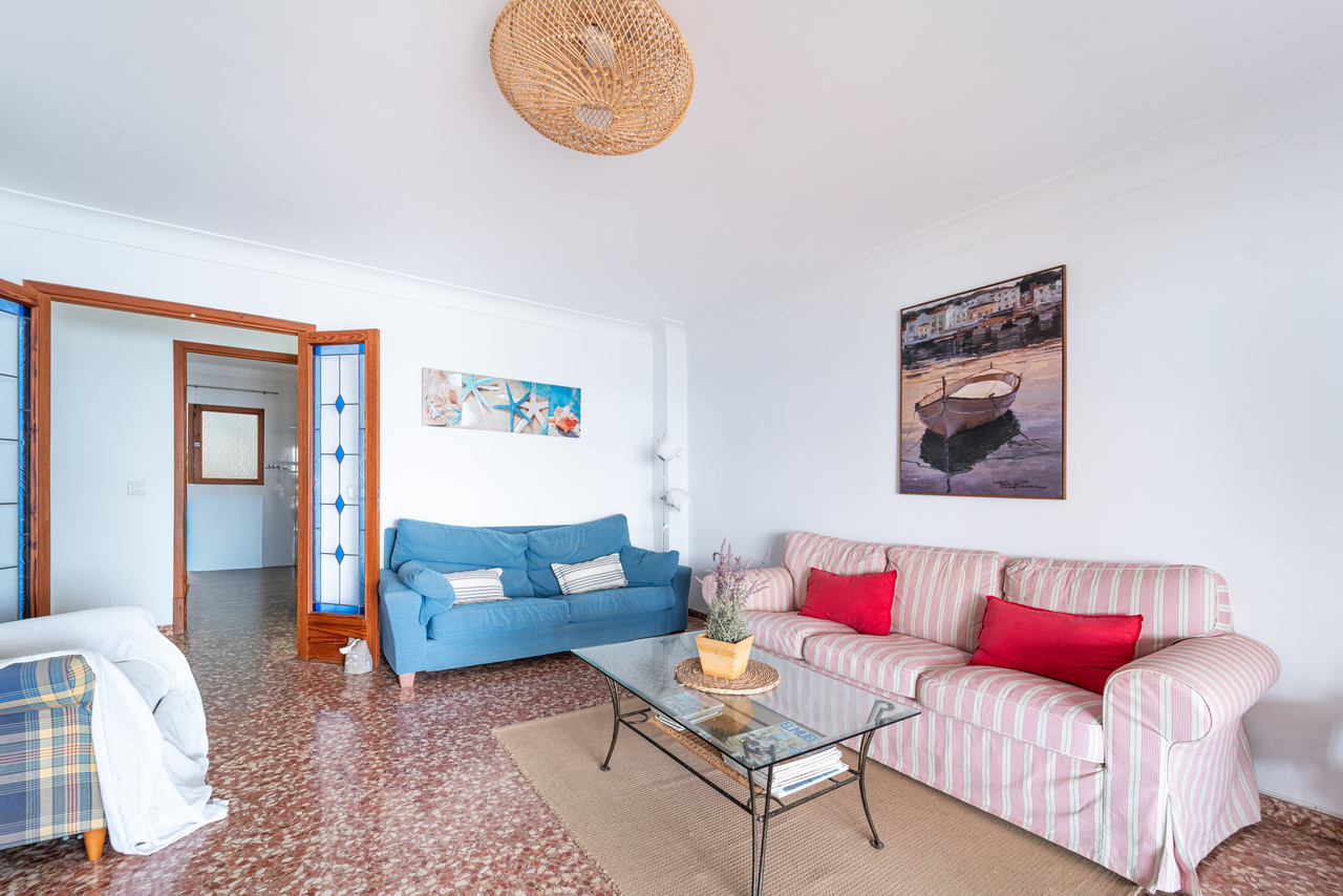 Front-line-apartment-to-rent-with-panoramic-sea-views-in-Sa-Rapita-05.jpg Piso en primera línea de mar en Sa Rápita con terraza y vistas