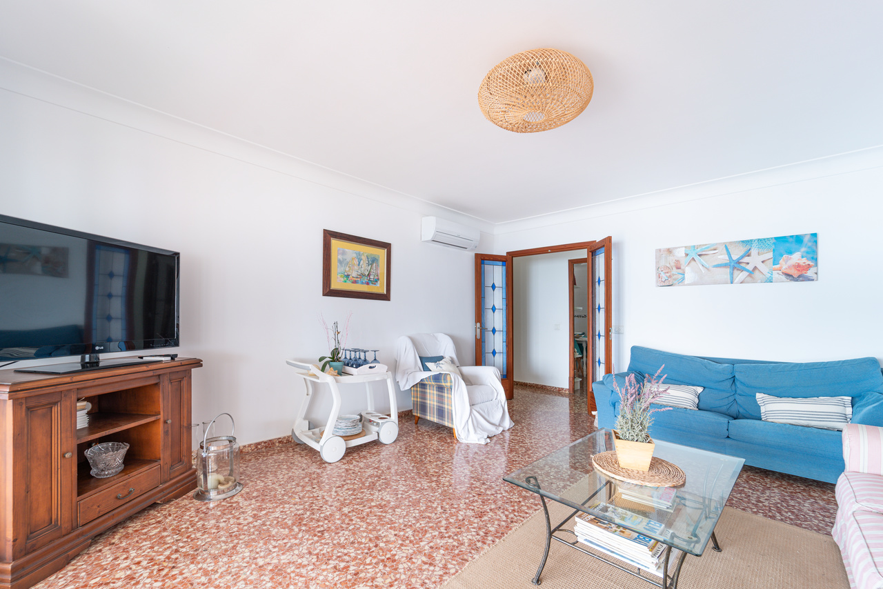 Front-line-apartment-to-rent-with-panoramic-sea-views-in-Sa-Rapita-06.jpg Piso en primera línea de mar en Sa Rápita con terraza y vistas