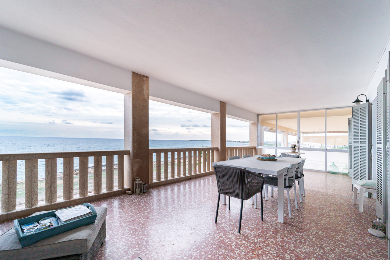 Front-line-apartment-to-rent-with-panoramic-sea-views-in-Sa-Rapita-07.jpg Piso en primera línea de mar en Sa Rápita con terraza y vistas