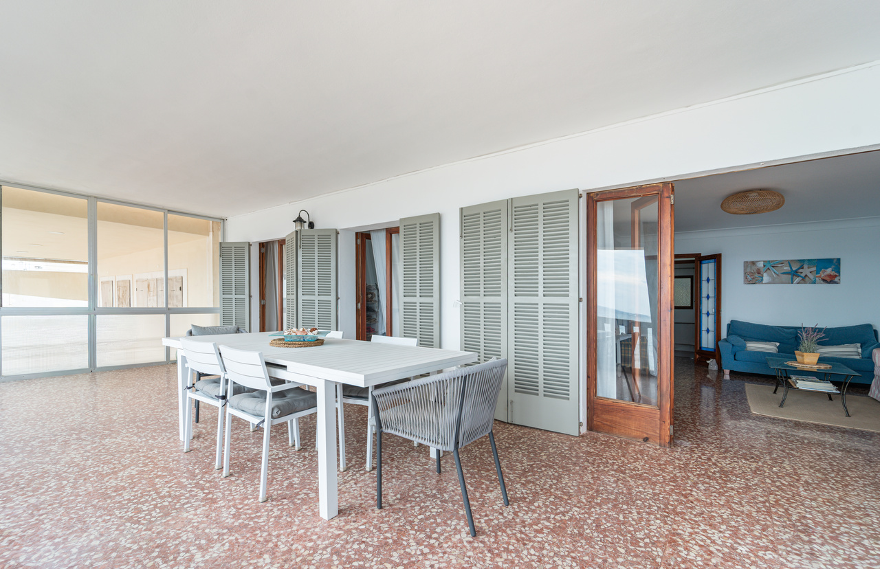 Front-line-apartment-to-rent-with-panoramic-sea-views-in-Sa-Rapita-08.jpg Piso en primera línea de mar en Sa Rápita con terraza y vistas