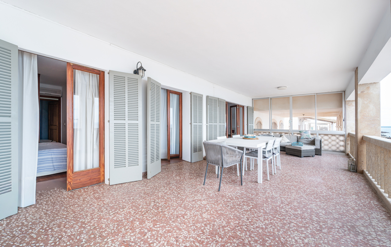 Front-line-apartment-to-rent-with-panoramic-sea-views-in-Sa-Rapita-09.jpg Piso en primera línea de mar en Sa Rápita con terraza y vistas