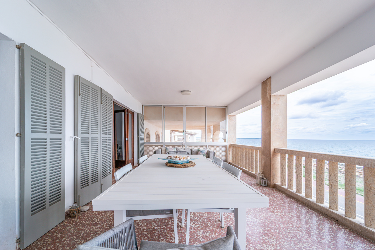 Front-line-apartment-to-rent-with-panoramic-sea-views-in-Sa-Rapita-11.jpg Piso en primera línea de mar en Sa Rápita con terraza y vistas