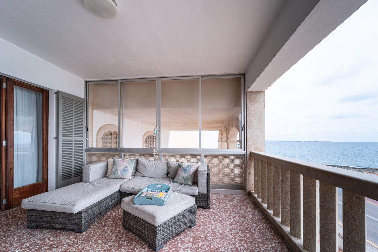 Front-line-apartment-to-rent-with-panoramic-sea-views-in-Sa-Rapita-12.jpg Piso en primera línea de mar en Sa Rápita con terraza y vistas