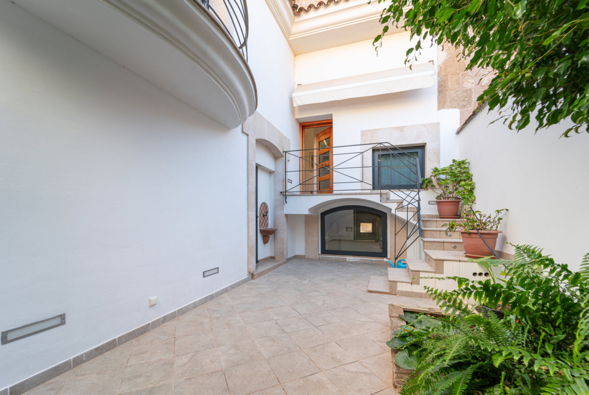 Casa de pueblo única en Porreres — antiguo molino rehabilitado, 369 m², 3 plantas, ascensor