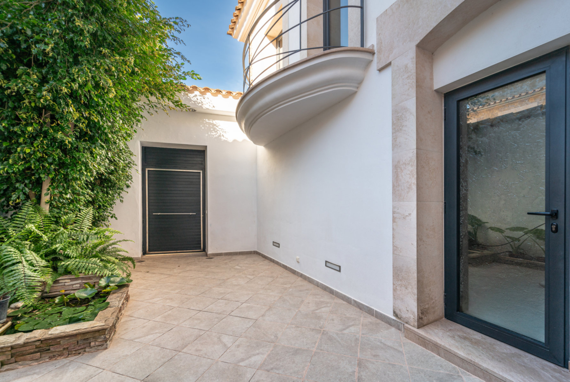 Casa de pueblo única en Porreres — antiguo molino rehabilitado, 369 m², 3 plantas, ascensor