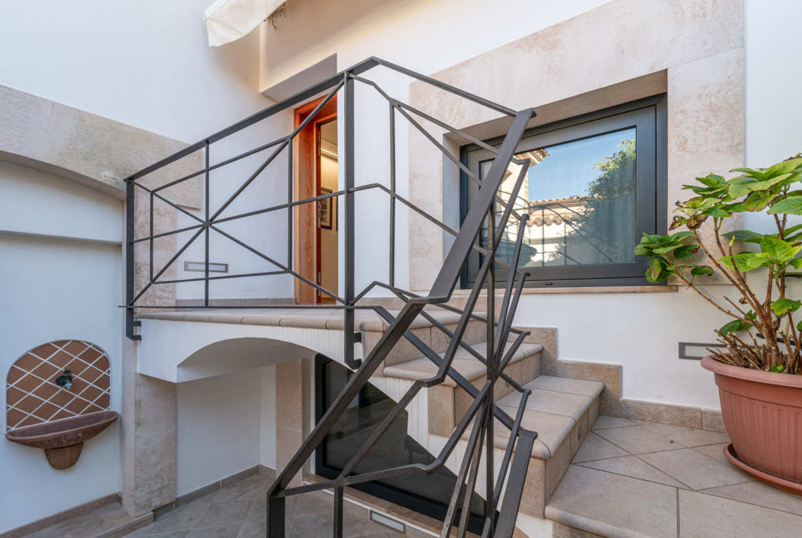 Casa de pueblo única en Porreres — antiguo molino rehabilitado, 369 m², 3 plantas, ascensor