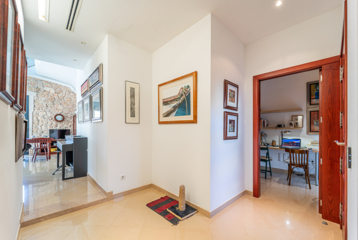 Casa de pueblo única en Porreres — antiguo molino rehabilitado, 369 m², 3 plantas, ascensor