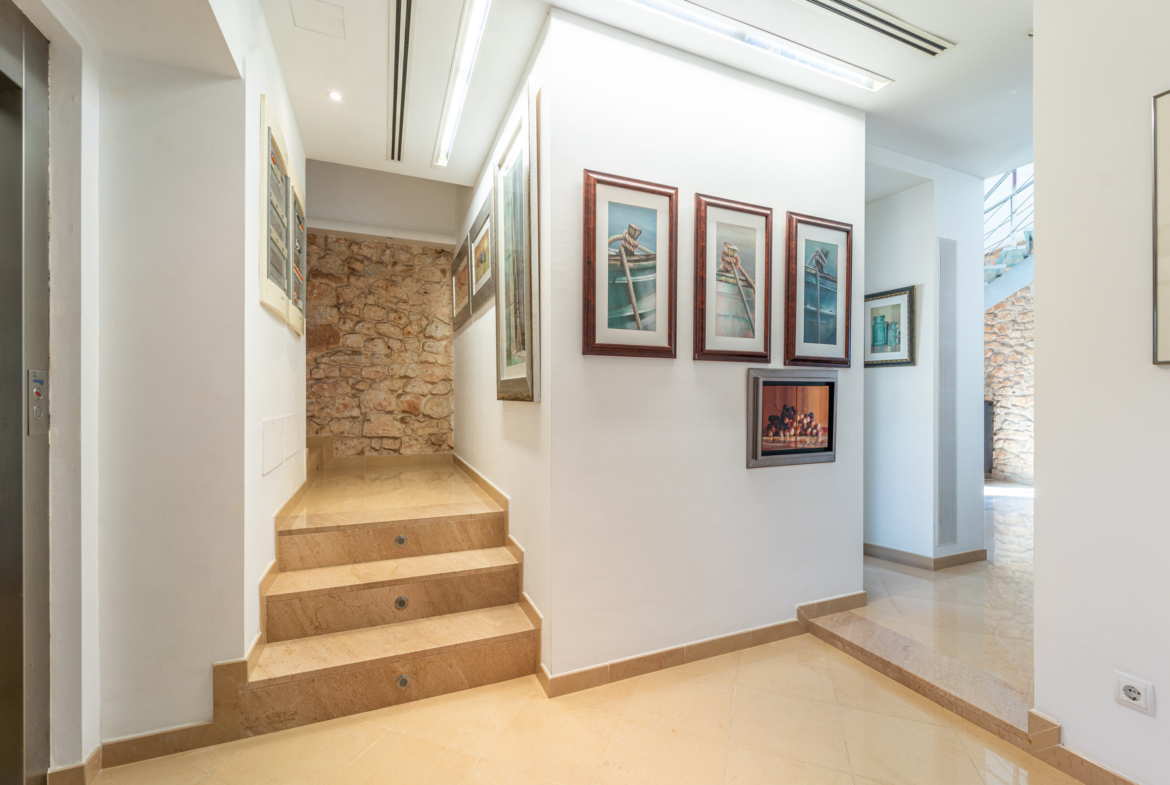 Casa de pueblo única en Porreres — antiguo molino rehabilitado, 369 m², 3 plantas, ascensor
