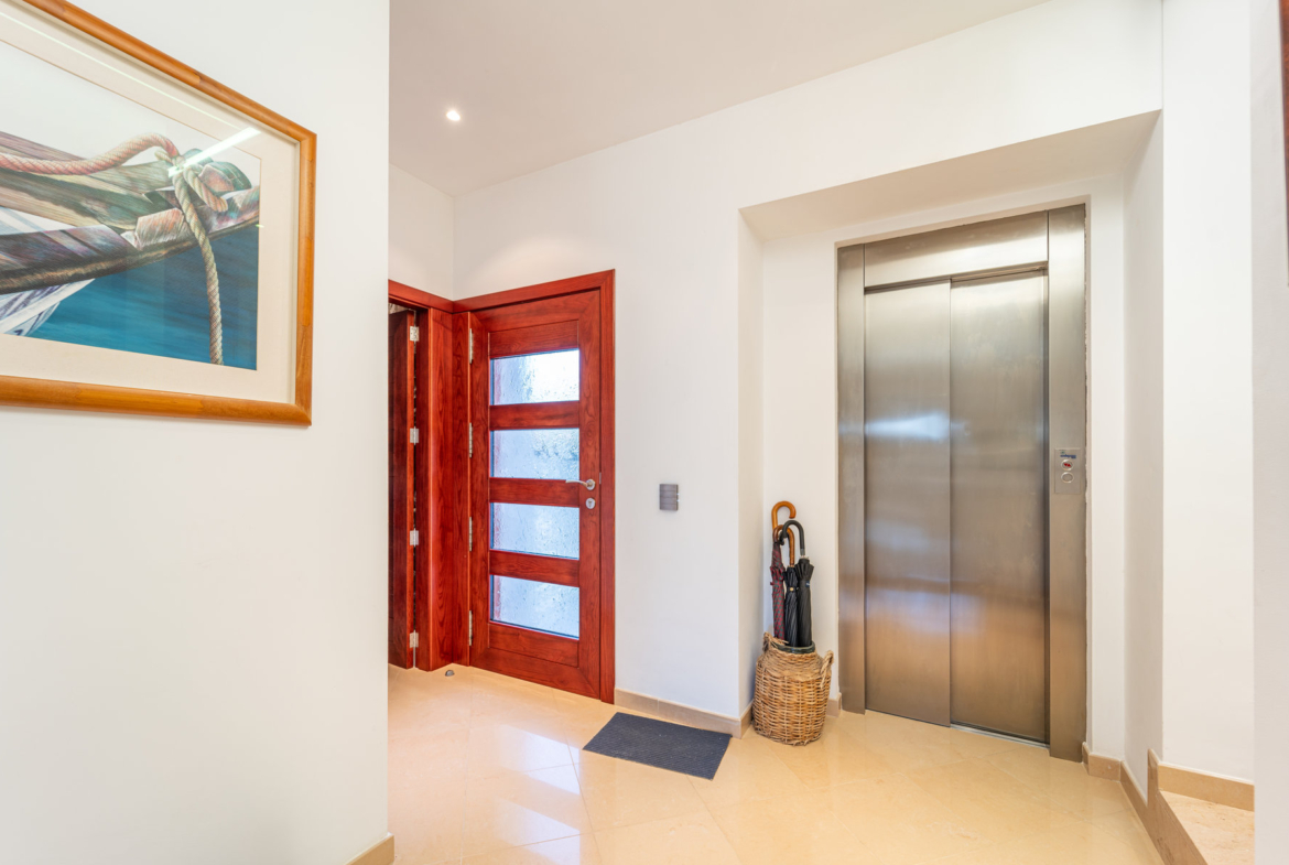 Casa de pueblo única en Porreres — antiguo molino rehabilitado, 369 m², 3 plantas, ascensor