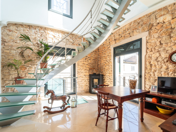 Casa de pueblo única en Porreres — antiguo molino rehabilitado, 369 m², 3 plantas, ascensor