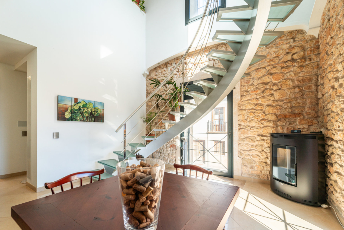 Casa de pueblo única en Porreres — antiguo molino rehabilitado, 369 m², 3 plantas, ascensor