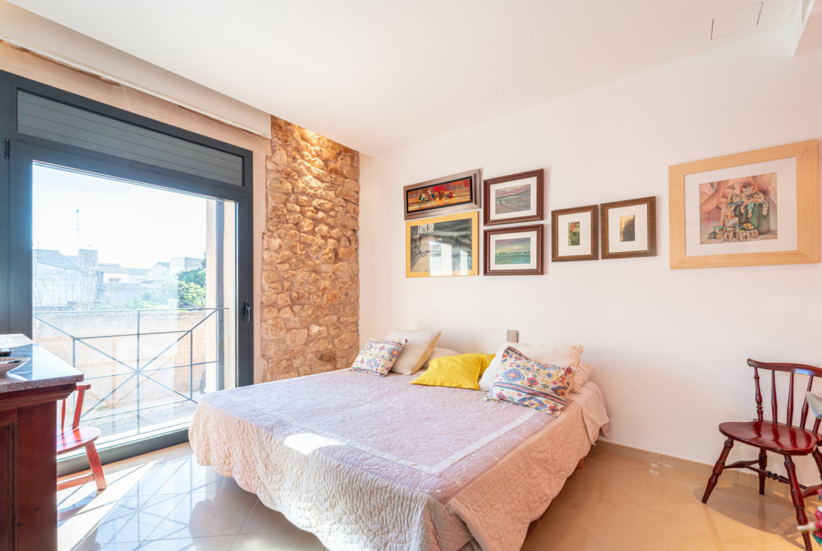 Casa de pueblo única en Porreres — antiguo molino rehabilitado, 369 m², 3 plantas, ascensor