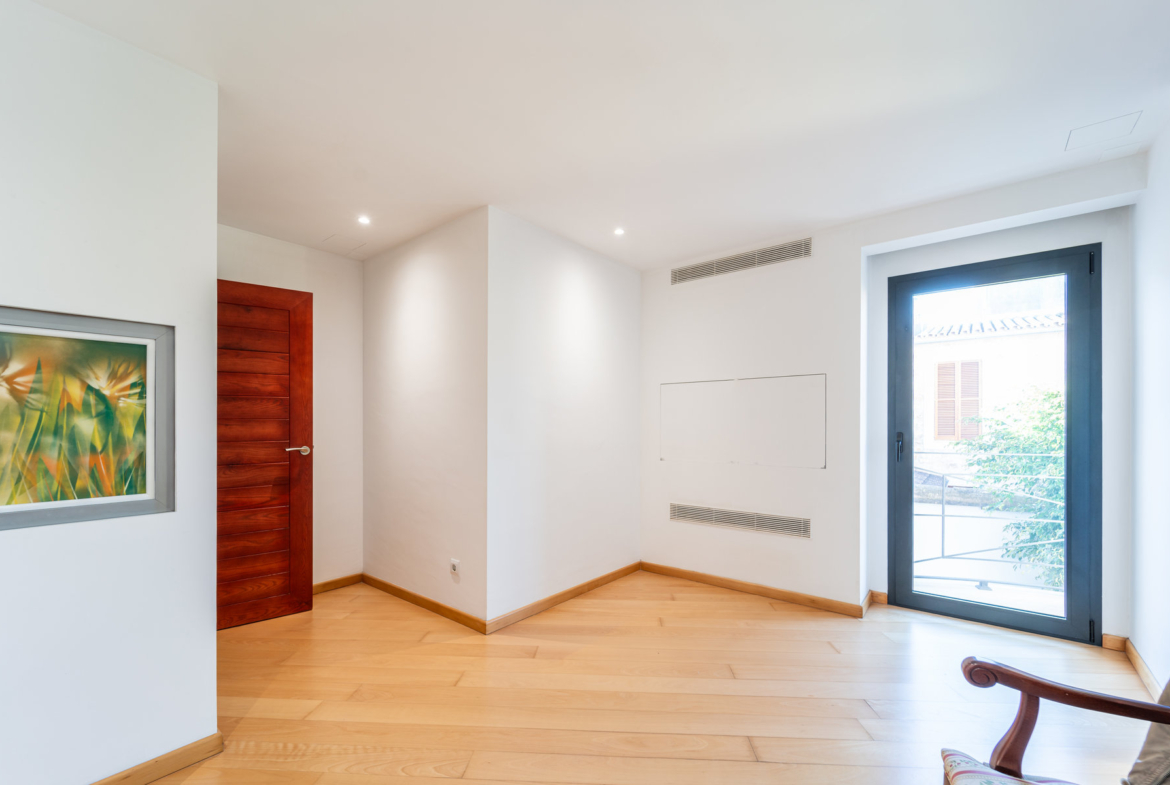 Casa de pueblo única en Porreres — antiguo molino rehabilitado, 369 m², 3 plantas, ascensor