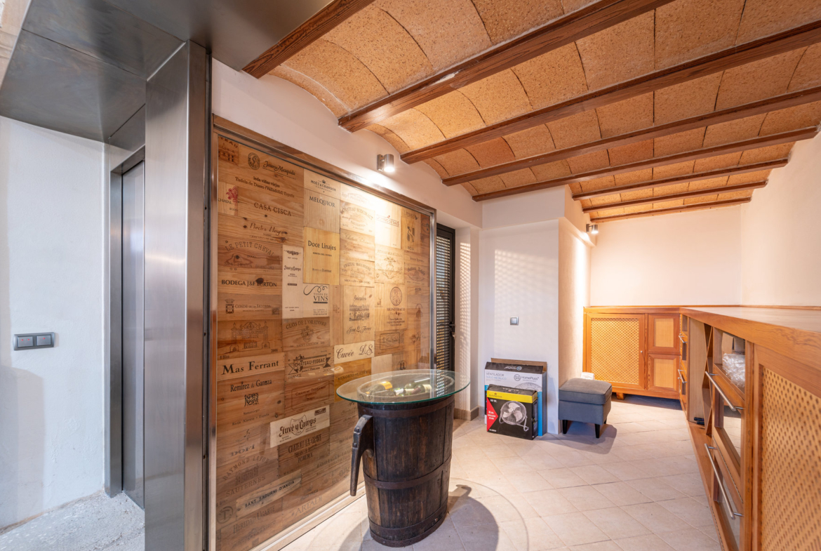 Casa de pueblo única en Porreres — antiguo molino rehabilitado, 369 m², 3 plantas, ascensor