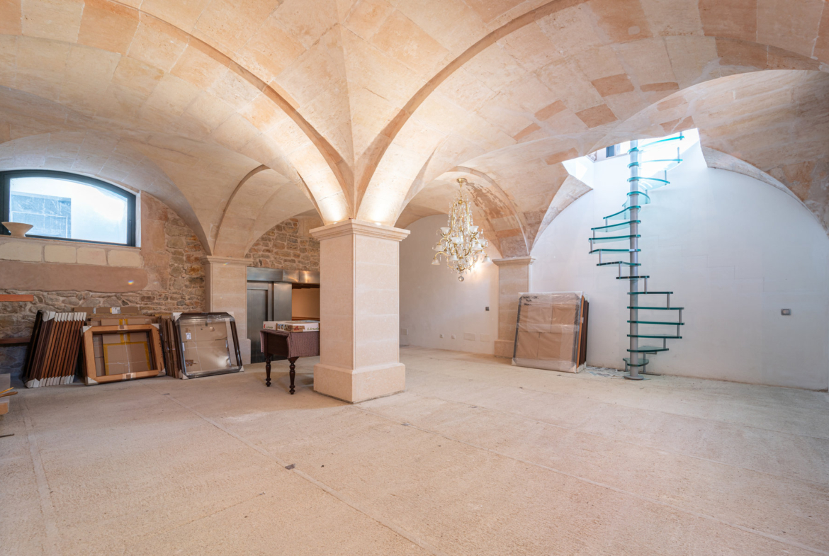 Casa de pueblo única en Porreres — antiguo molino rehabilitado, 369 m², 3 plantas, ascensor